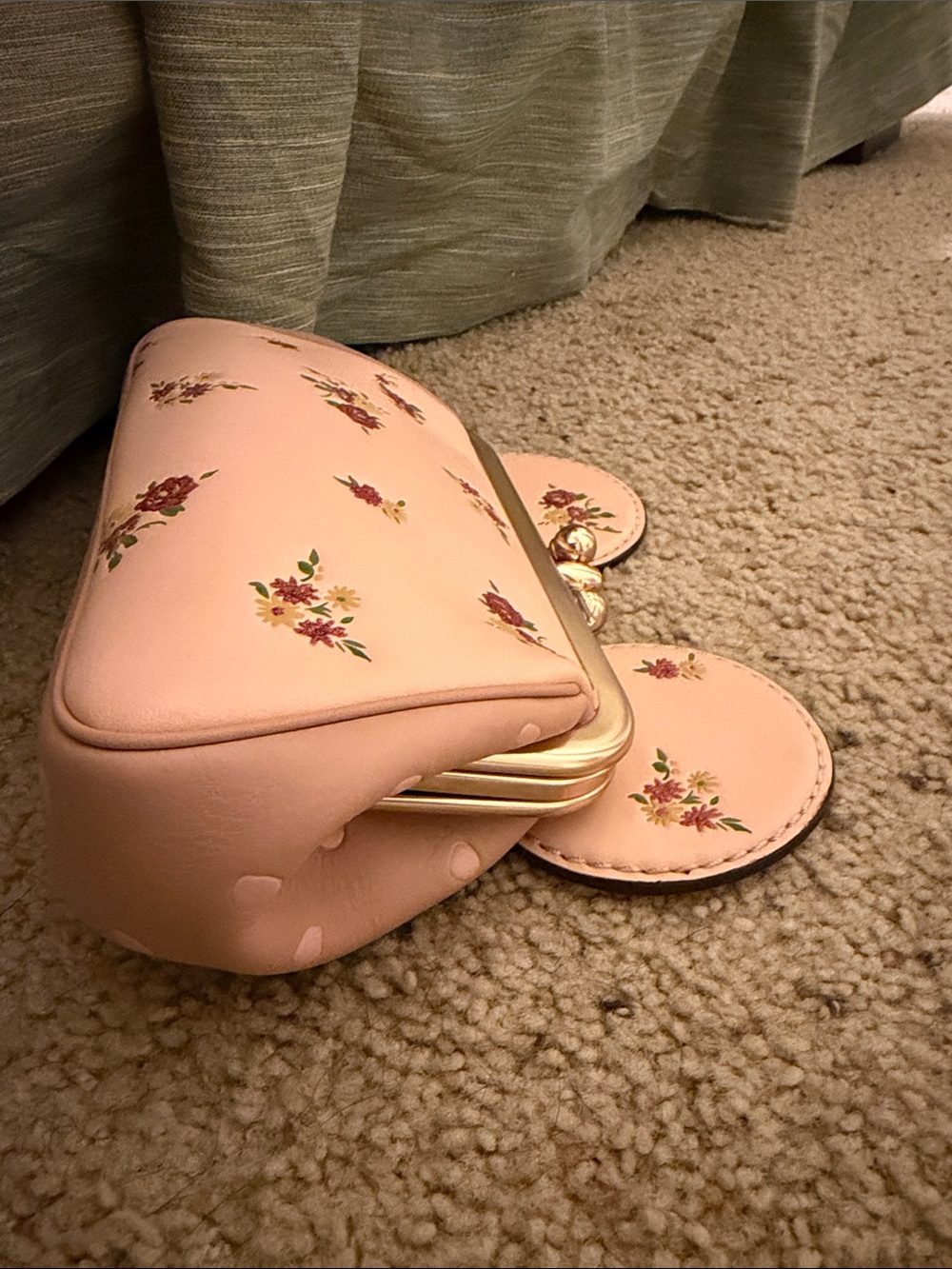 NEW Coach KISSLOCK WRISTLET WITH FLORAL MIX AND MINNIE MOUSE EARS - Picture 9 of 13